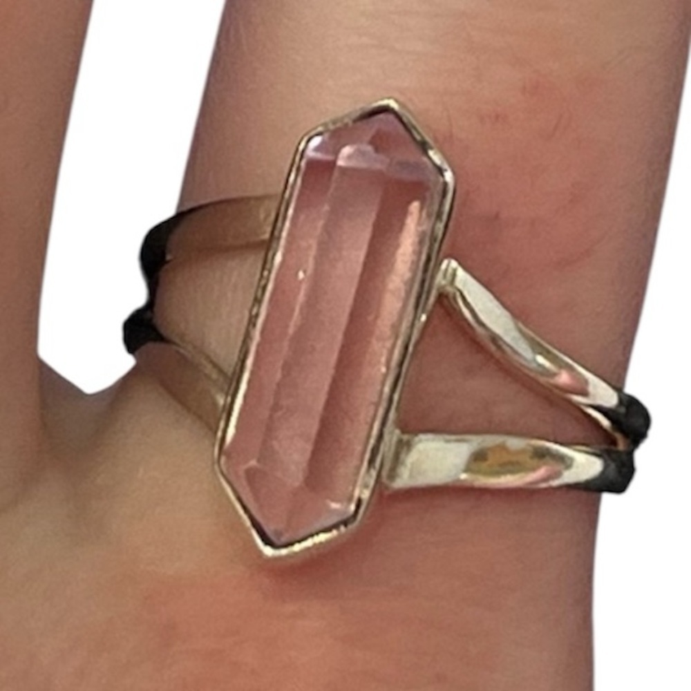 Gorgeous sterling silver ring with a pink stone. Size 8